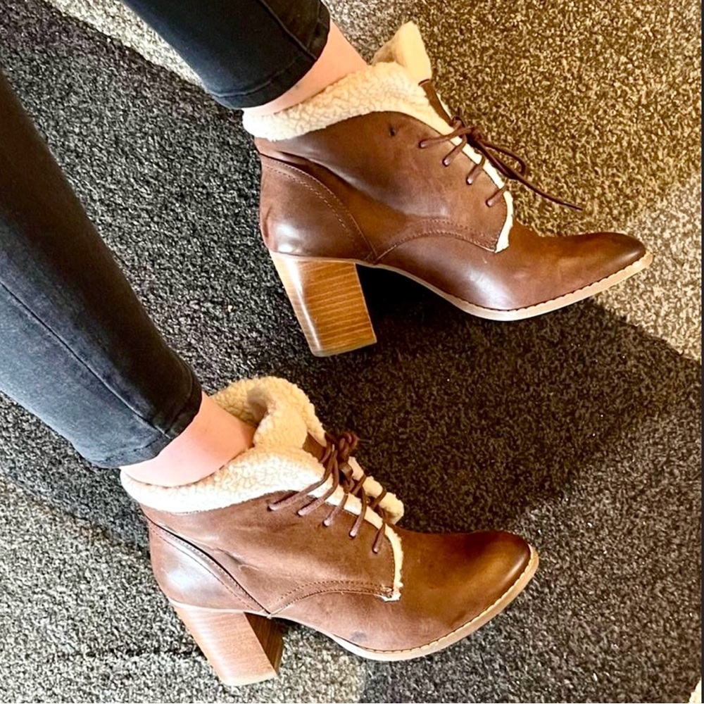 ✨ Restricted | Faux Fur Lace-Up Heeled Booties | Size 7.5 ✨